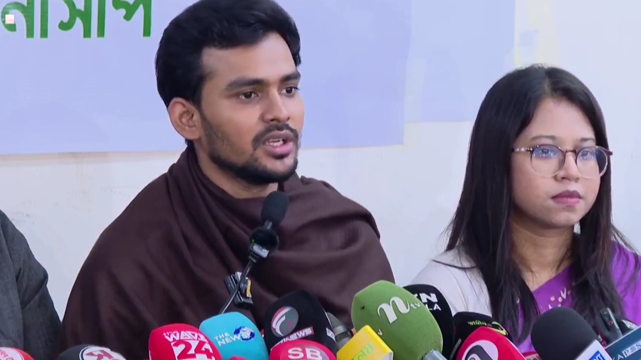 ব্যবসায়ীরা নয়, জনগণের কাছে দায়বদ্ধ থাকতে চাই : আসিফ মাহমুদ