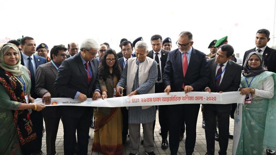 বাণিজ্য মেলার উদ্বোধন করলেন প্রধান উপদেষ্টা