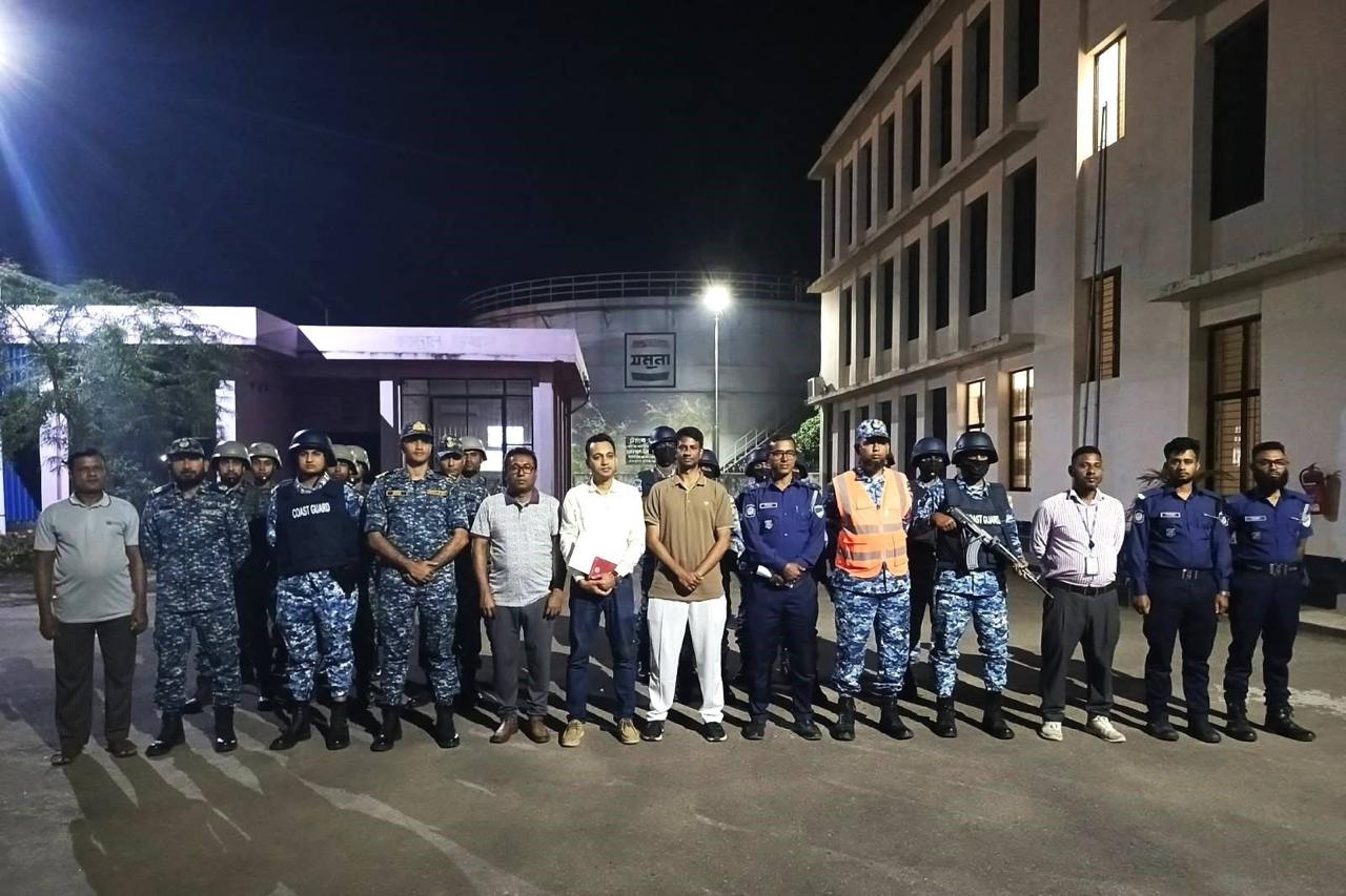 মোংলায় যমুনা পেট্রোলিয়ামে অভিযান: ১২ হাজার লিটার জ্বালানি জব্দ