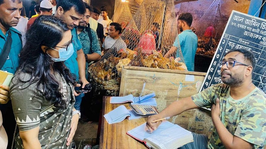 বাজারে তদারকিতে কমছে ডিমের দাম