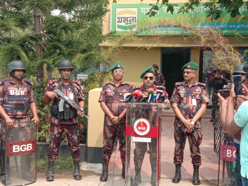 রাজশাহীতে জ্বালানি ডিপোতে বিজিবির কড়া নজরদারি, পাচার রোধে অভিযান অব্যাহত