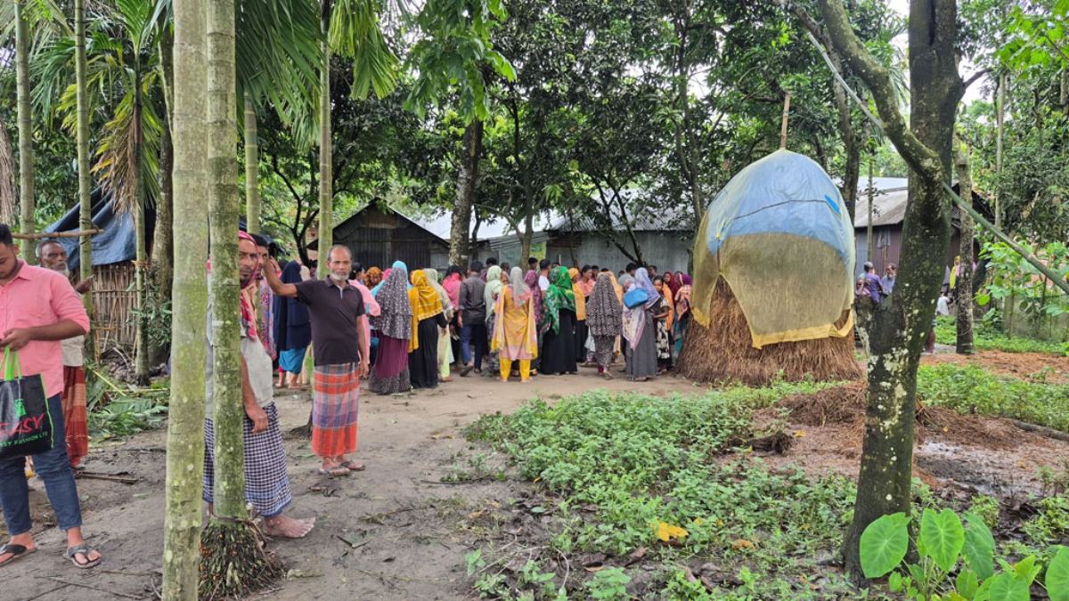 বগুড়ায় মা-ছেলেকে কুপিয়ে হত্যা