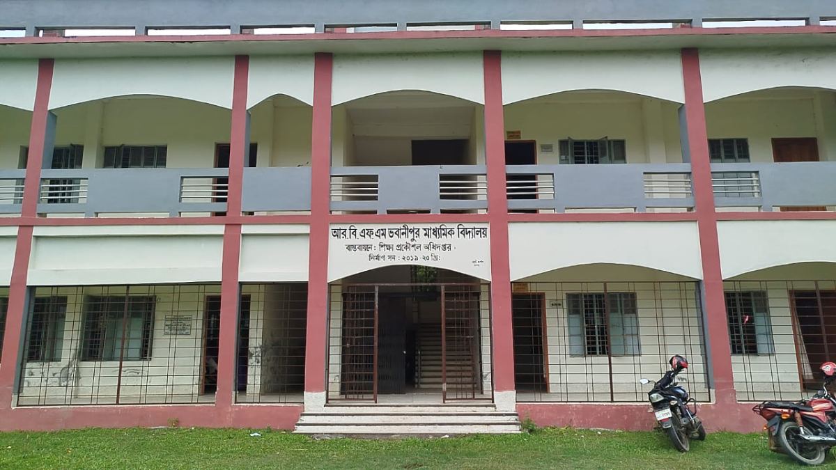নড়াইলে ‘মব’ সৃষ্টি করে প্রধান শিক্ষককে লাঞ্ছিত, সহকারীকে মারধর