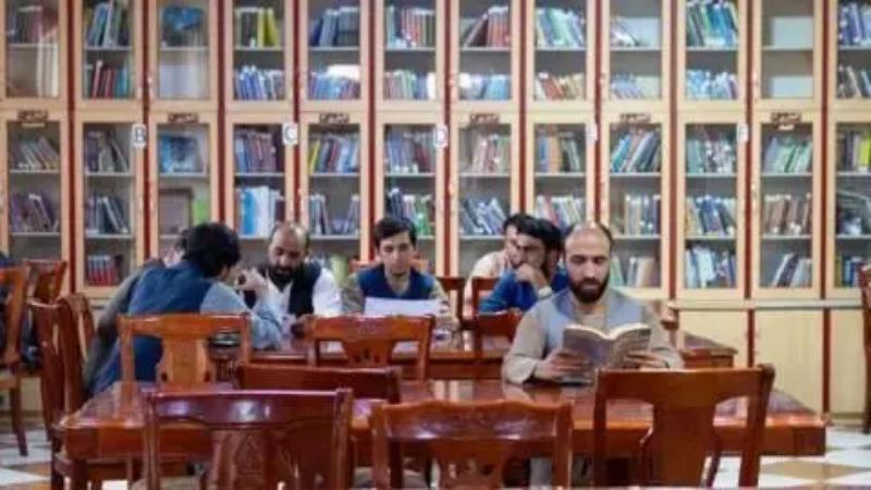নারীদের লেখা বই পাঠক্রম থেকে সরানোর নির্দেশ তালেবানের