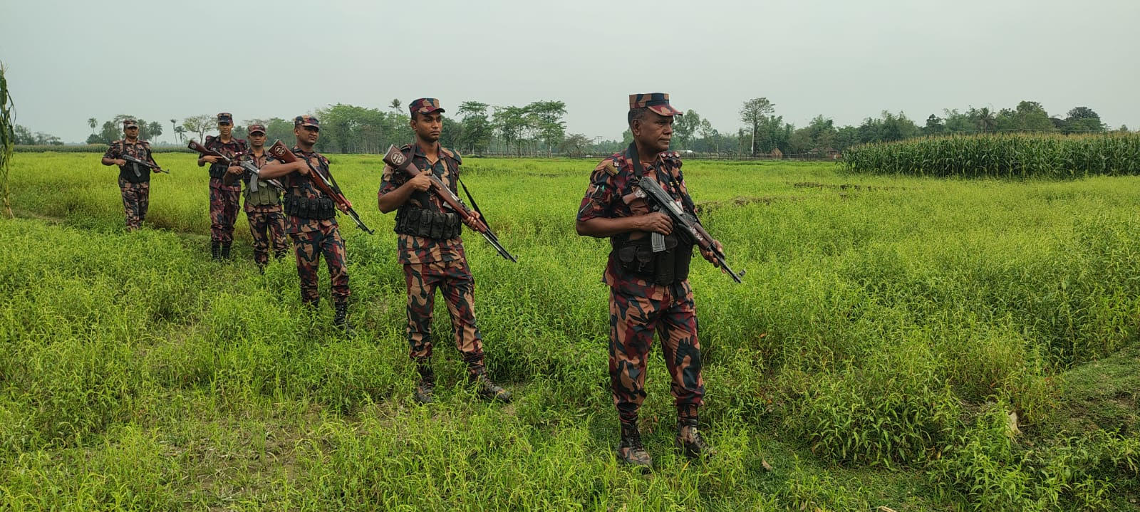 লালমনিরহাট সীমান্তে সতর্ক অবস্থানে বিজিবি, নিরাপত্তা জোরদার