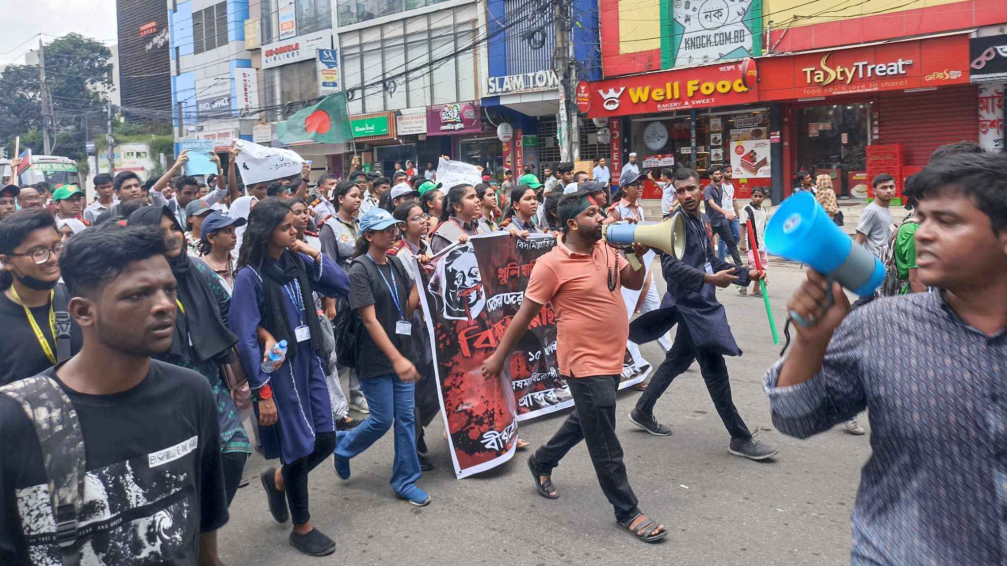 শেখ হাসিনার ফাঁসির দাবিতে বিক্ষোভ