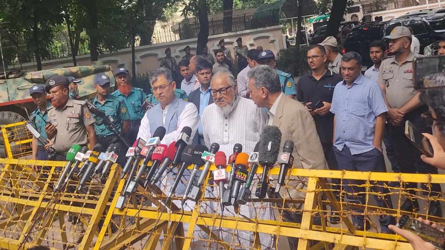 প্রধান উপদেষ্টার সঙ্গে বিএনপির ৩ নেতার বৈঠক