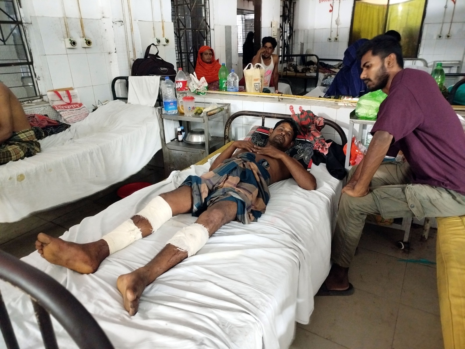 নড়াইলে চা দোকানি বিএনপি কর্মীকে কুপিয়ে জখম