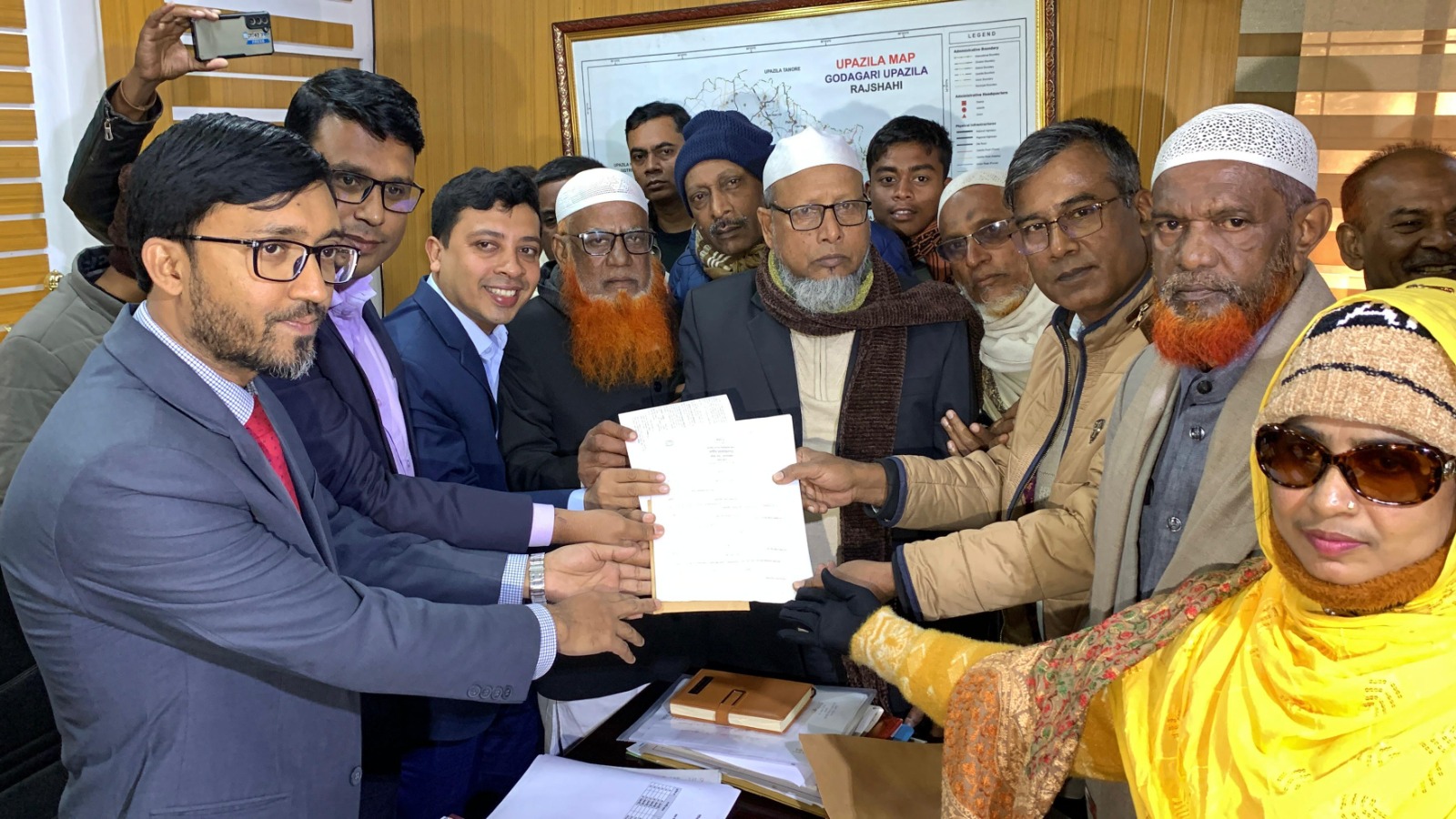 রাজশাহী-১ আসনে বিএনপি প্রার্থী শরীফের মনোনয়ন ফরম সংগ্রহ