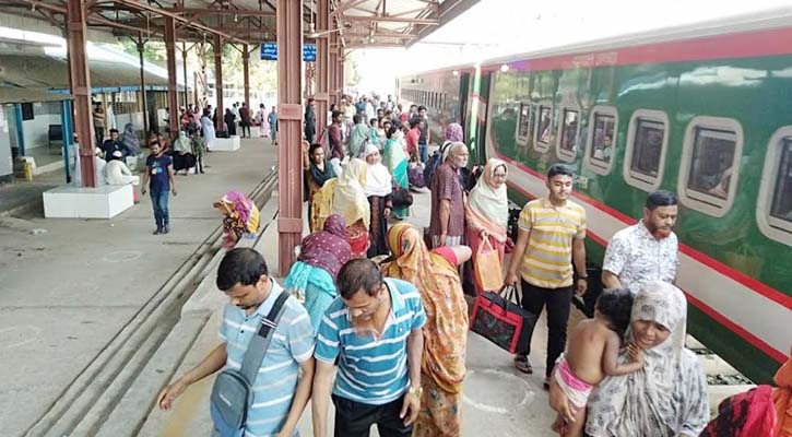 দীর্ঘ ২৭ দিন বন্ধের পর বেনাপোল এক্সপ্রেস ট্রেন চালু