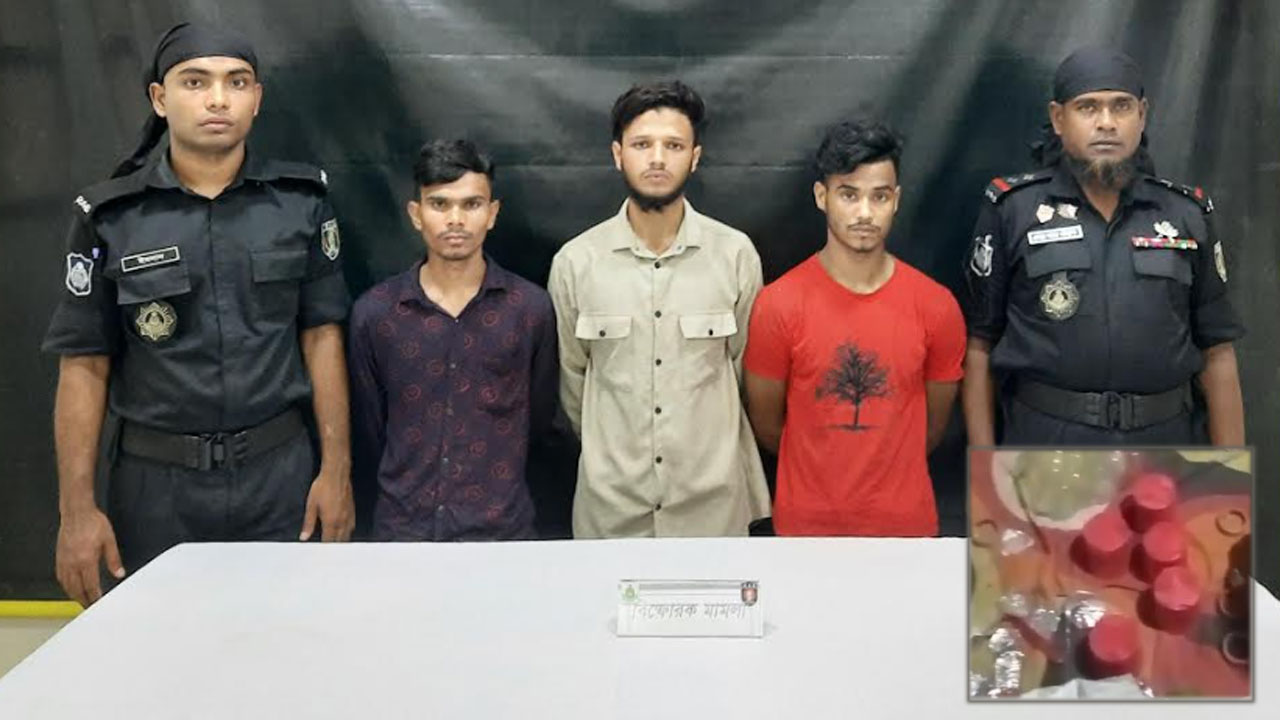 বাড্ডার সেই কারখানায় মিলল ৬৫ হাতবোমা
