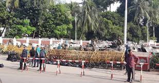 রাষ্ট্রপতির পদত্যাগের দাবিতে বঙ্গভবনের সামনে বিক্ষোভ