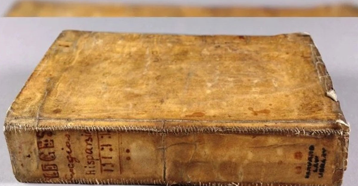 হার্ভার্ড লাইব্রেরির বই বাঁধাই থেকে মানুষের চামড়া অপসারণ