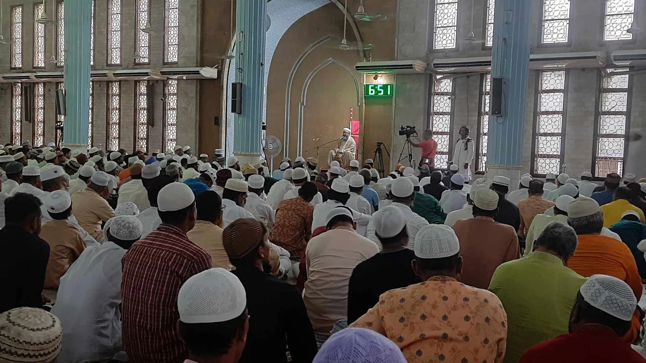 বায়তুল মোকাররমে ঈদের প্রথম জামাত অনুষ্ঠিত