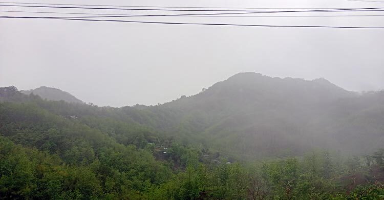 নিম্নচাপের প্রভাবে চট্টগ্রামে বৃষ্টি শুরু