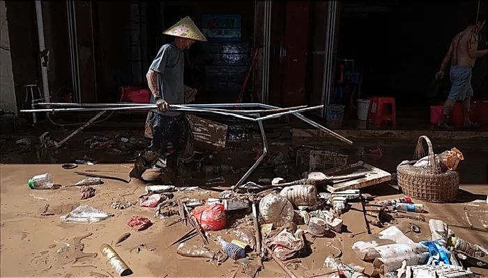 চীনে ভারী বর্ষণে ভূমিধস, নিহত ১২