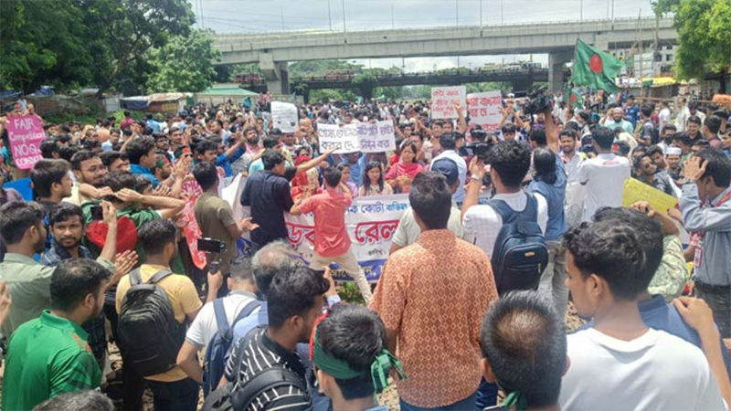 চট্টগ্রামের সঙ্গে সারা দেশের রেল যোগাযোগ বন্ধ