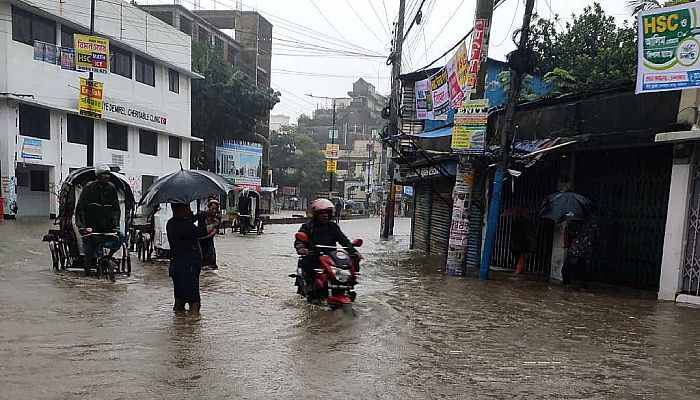 বর্ষণে আবারও ডুবলো চট্টগ্রাম, বৃষ্টি হতে পারে আরও ২ দিন, পাহাড় ধ্বসের শঙ্কা
