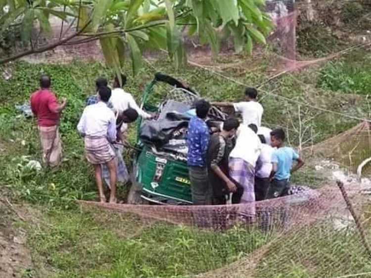 ট্রাকের ধাক্কায় অটোরিকশার ৩ জনের মৃত্যু