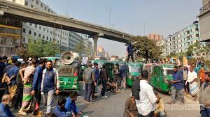 বনানীতে সিএনজি চালকদের সড়ক অবরোধ