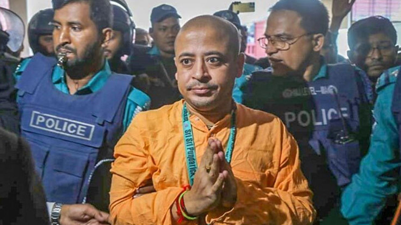 চিন্ময় দাসের জামিন স্থগিতের আদেশ প্রত্যাহার, শুনানি ৪ মে