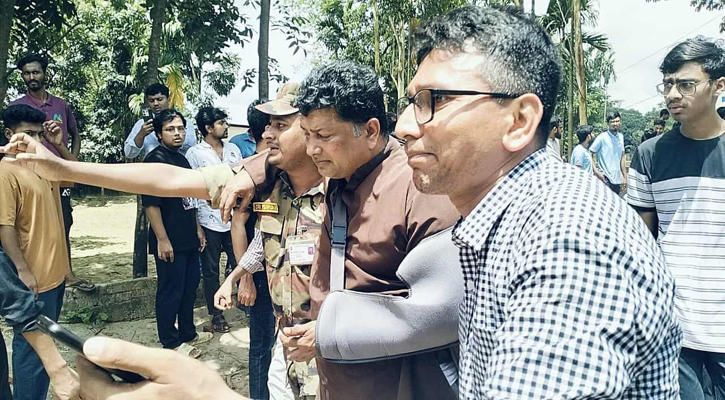 চবি শিক্ষার্থী-স্থানীয়দের সংঘর্ষে উপ-উপাচার্য ও প্রক্টর আহত