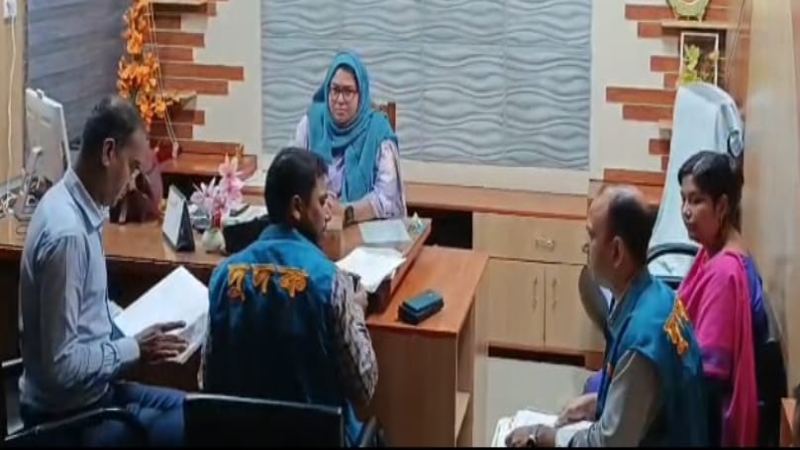 দামুড়হুদা স্বাস্থ্য কমপ্লেক্সে দুর্নীতির অভিযোগে দুদকের অভিযান