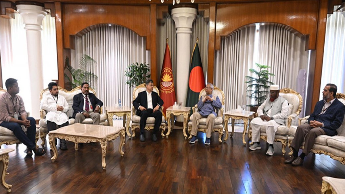 গভীর ষড়যন্ত্র, পেছনে বিরাট শক্তি কাজ করছে : প্রধান উপদেষ্টা