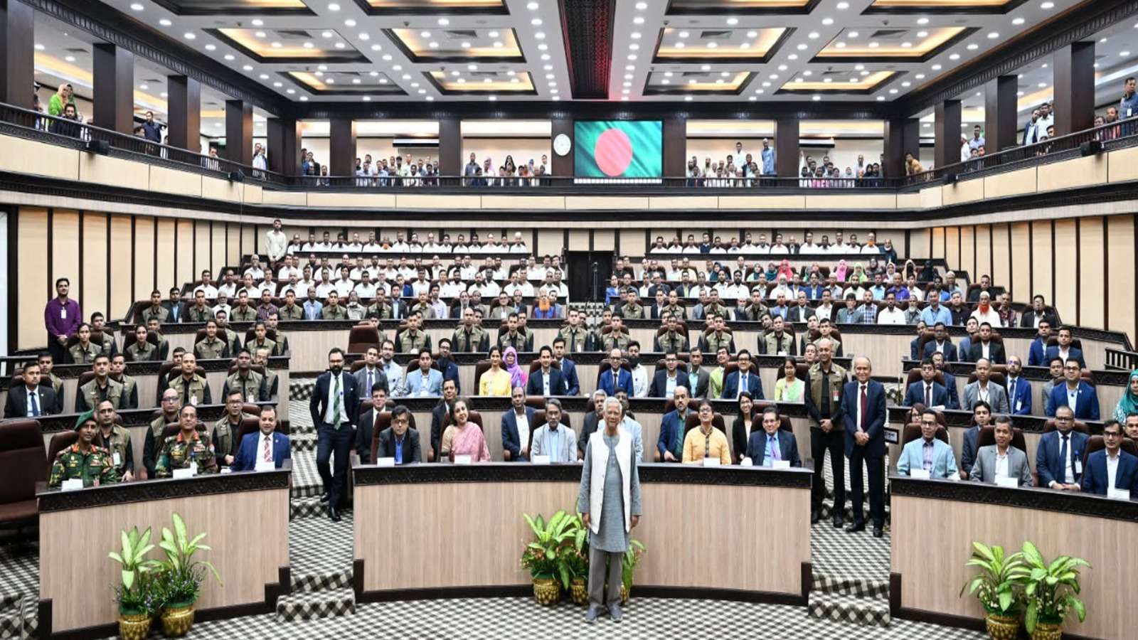 কর্মকর্তা-কর্মচারীদের উদ্দেশে প্রধান উপদেষ্টার বিদায়ী ভাষণ