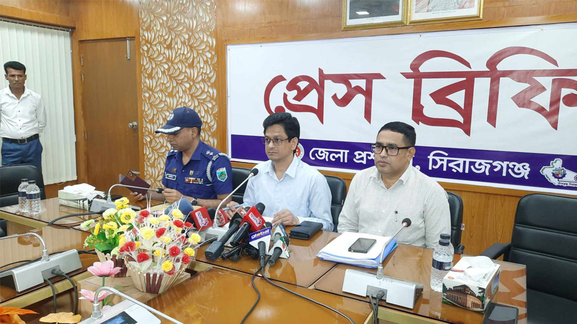 প্রার্থীর পক্ষে বৈঠক, ৫ প্রিসাইডিং অফিসারসহ গ্রেপ্তার ৬