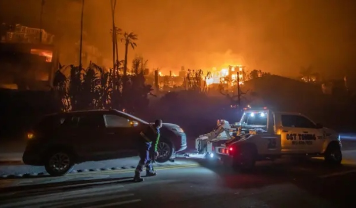 যুক্তরাষ্ট্রে দাবানল নতুন করে মোড় নিয়েছে
