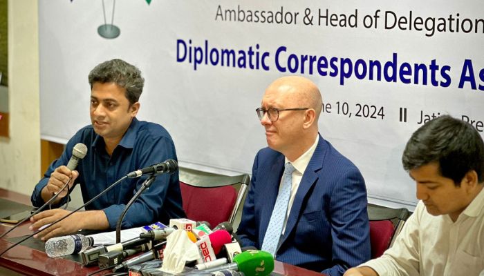 বাংলাদেশকে প্রতিরক্ষা খাতে সহযোগিতা কর‌তে চায় ইইউ