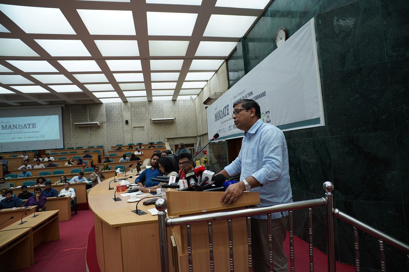 সরকার নির্বাচনী ইশতেহার বাস্তবায়ন শুরু করেছে: প্রতিমন্ত্রী শাহে আলম