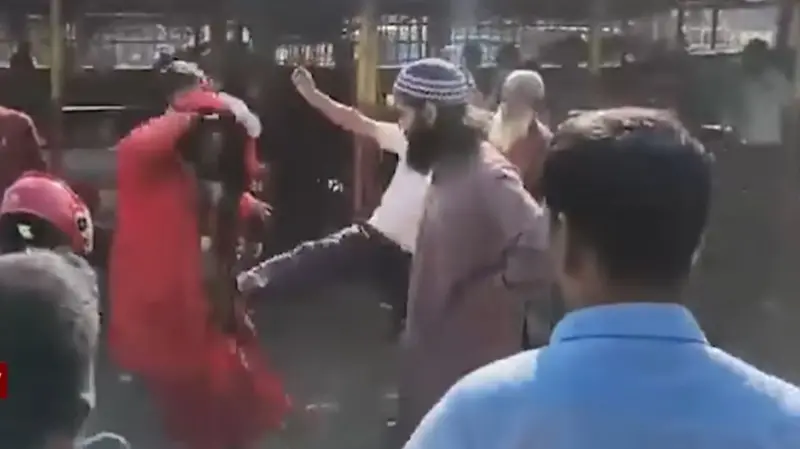 ঠাকুরগাঁওয়ে বাউল শিল্পীদের কর্মসূচিতে হামলা, অন্তত দুইজন আহত