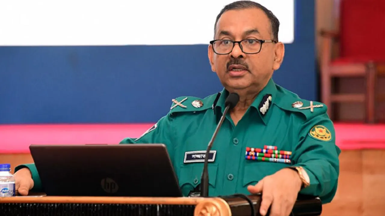 আগুন-ককটেল নিক্ষেপকারীদের গুলির নির্দেশ ডিএমপি কমিশনারের