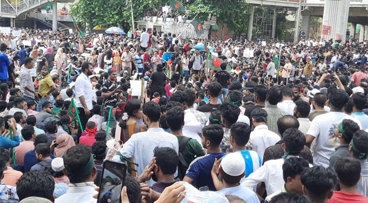 মিছিল নিয়ে ঢাকার রাজপথে লাখ লাখ মানুষ