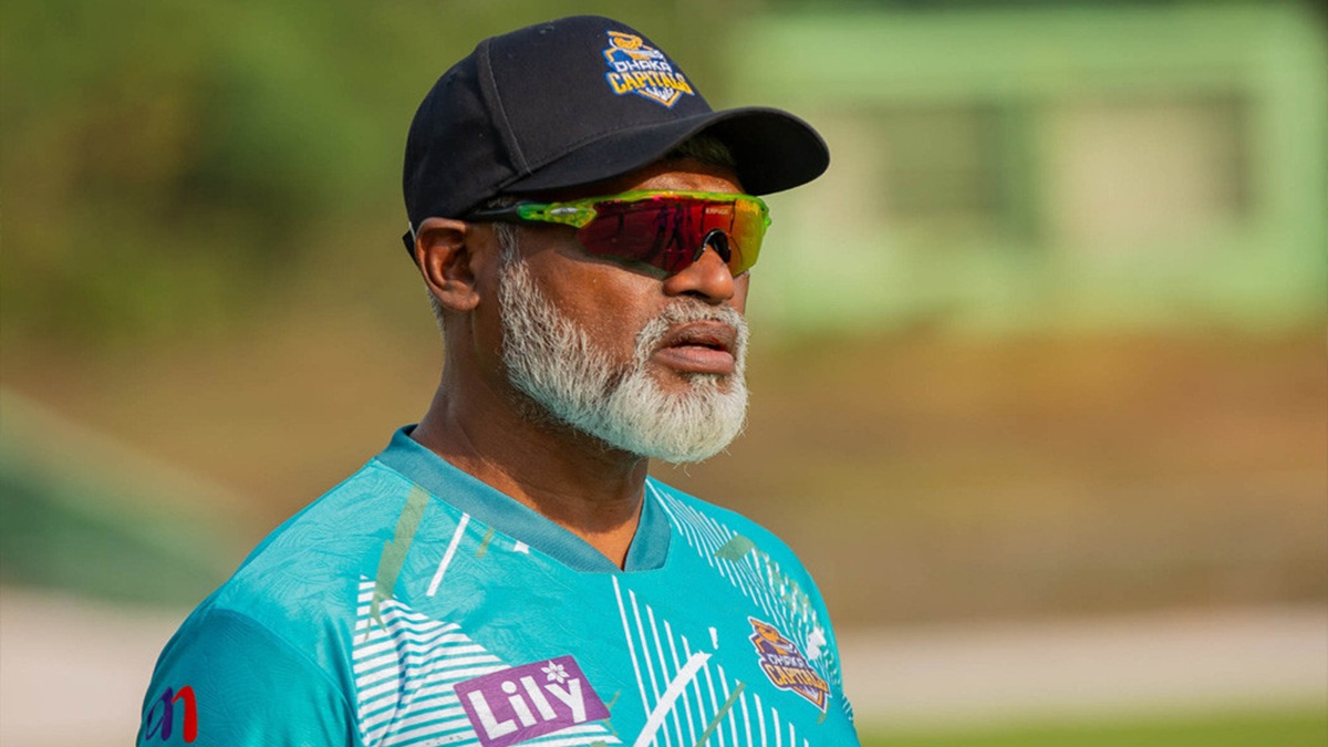 মাঠেই হার্ট অ্যাটাকে মারা গেলেন ঢাকা ক্যাপিটালসের কোচ