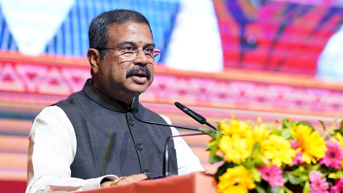 শিক্ষার্থীদের আন্দোলনের মুখে অবশেষে ভারতের শিক্ষামন্ত্রীর পদত্যাগ