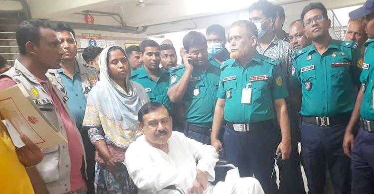 ঢাকা মেডিকেলের সিসিইউতে শাজাহান খান