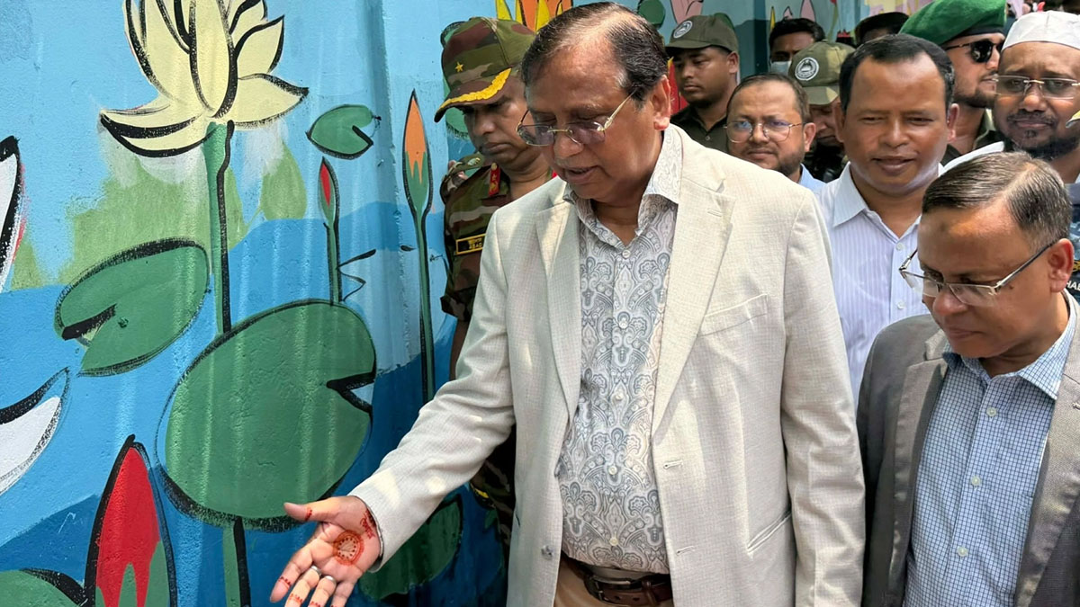 ফুটপাত ব্যবসায়ীদের লাইসেন্স দেওয়া হবে: ডিএসসিসি প্রশাসক