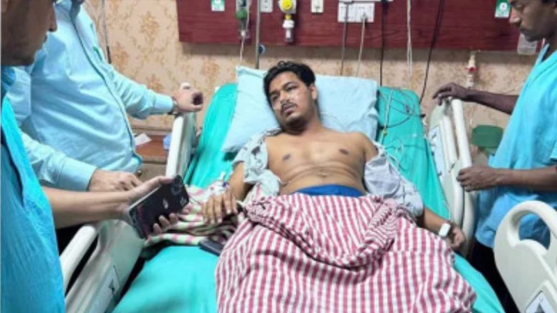 শিশুর মৃত্যু, চিকিৎসককে মেরে পাঠানো হলো আইসিইউতে