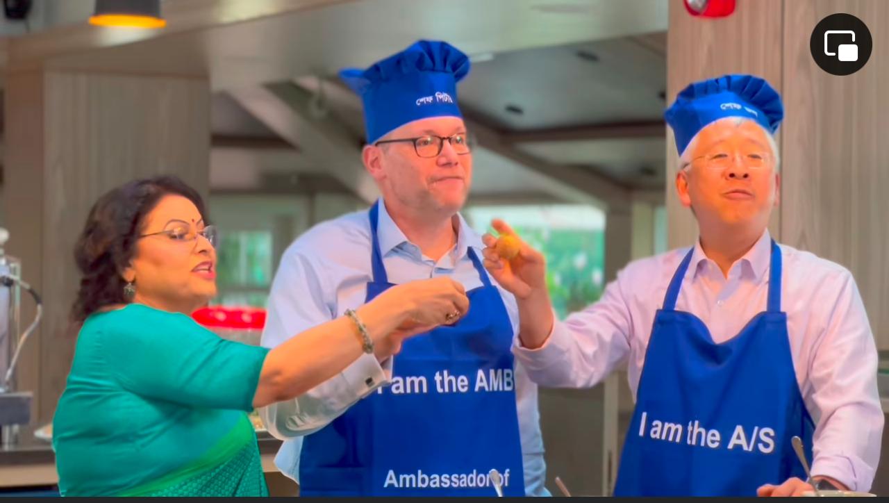 ডোনাল্ড লু’র ফুচকা-ঝালমুড়ি কূটনীতি