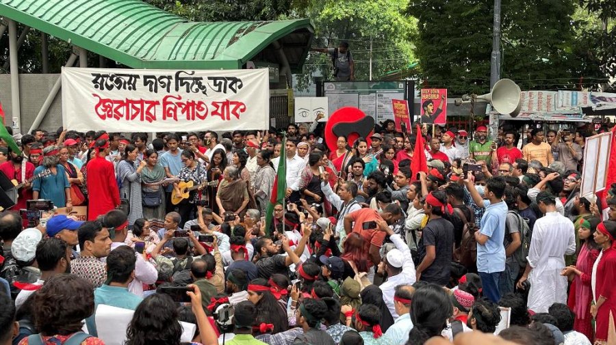প্রেস ক্লাবের সামনে শিক্ষক-শিক্ষার্থীদের ‘দ্রোহযাত্রা’ সমাবেশ