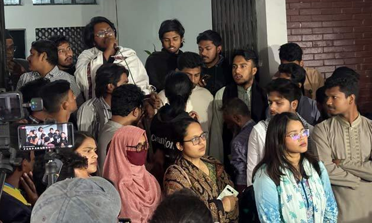 ঢাবিতে শেখ পরিবারের নামে থাকা ৫ স্থাপনার নাম পরিবর্তনের দাবি ডাকসুর