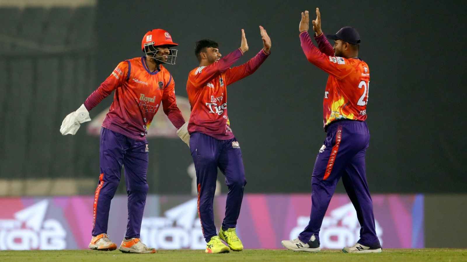 টাকা বকেয়া থাকায় দেশে ফিরতে পারছেন না রাজশাহীর বিদেশি ক্রিকেটাররা