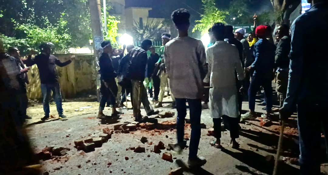 বিএনপি প্রার্থী পরিবর্তন দাবিতে মশাল মিছিলে হামলা, আহত ২০