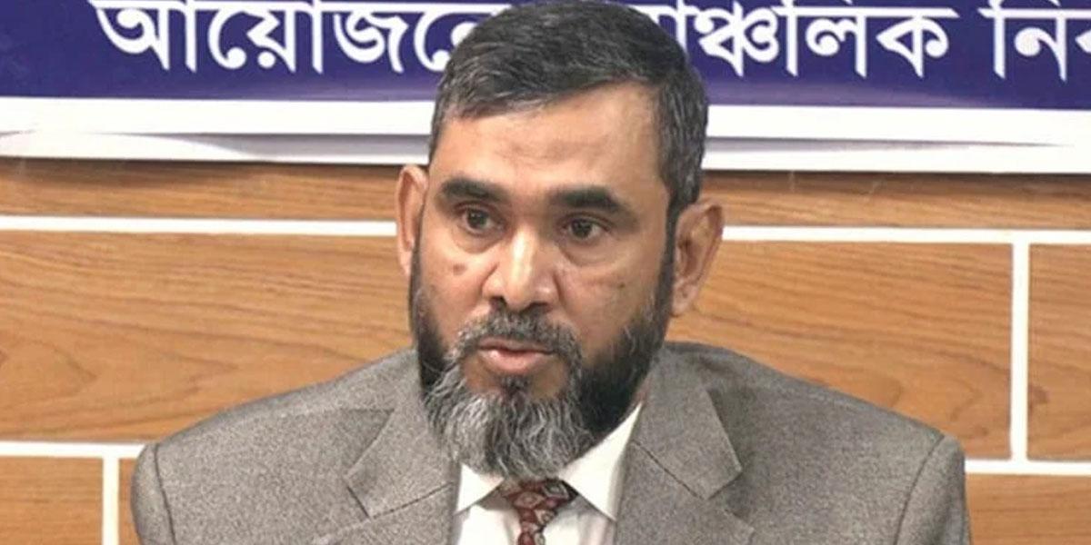 লুট হওয়া অস্ত্র নির্বাচনের আগেই উদ্ধার করা জরুরি: ইসি সানাউল্লাহ