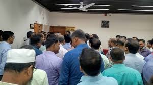 এনআইডি সেবা ইসির অধীনে রাখতে কর্মকর্তাদের অবস্থান কর্মসূচি