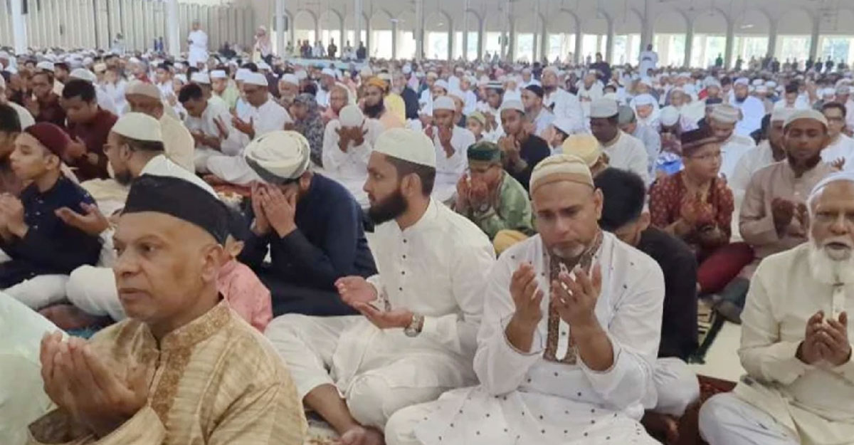 ঈদ জামাতে দেশ-জাতির কল্যাণ কামনায় দোয়া