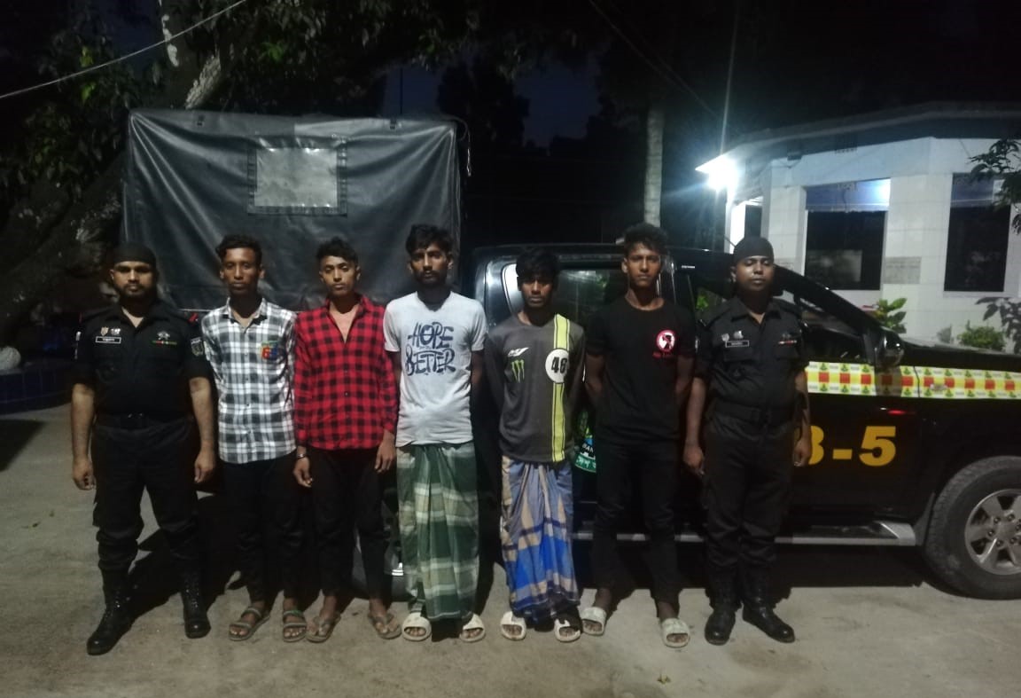 ইভটিজিংয়ের প্রতিবাদ করায় স্কুলছাত্রীর ভাই-চাচাকে মারধর, গ্রেপ্তার ৫